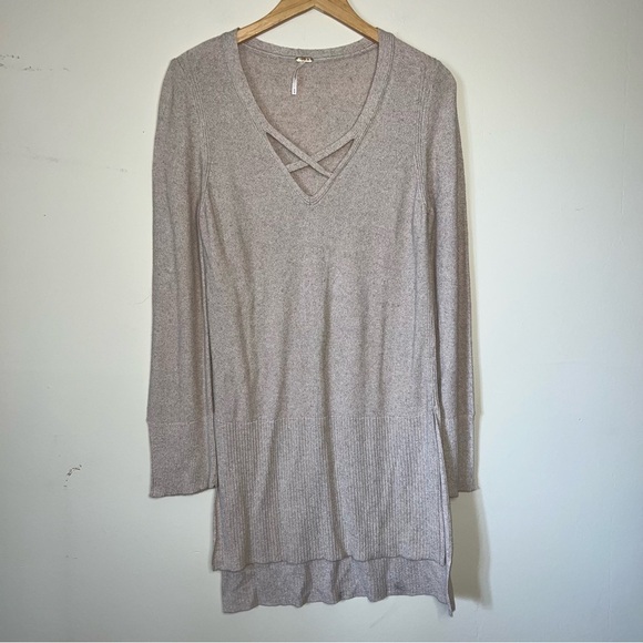 Free People Criss Cross Knot Side Slit Sweater Size Medium - Picture 10 of 11